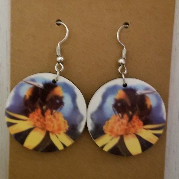 5 for $15 Beautiful Handmade Bee and Flower Round Earrings - Picture 1 of 2